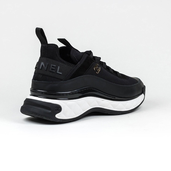 CHANEL LOW-TOP SNEAKERS - Picture 2 of 12